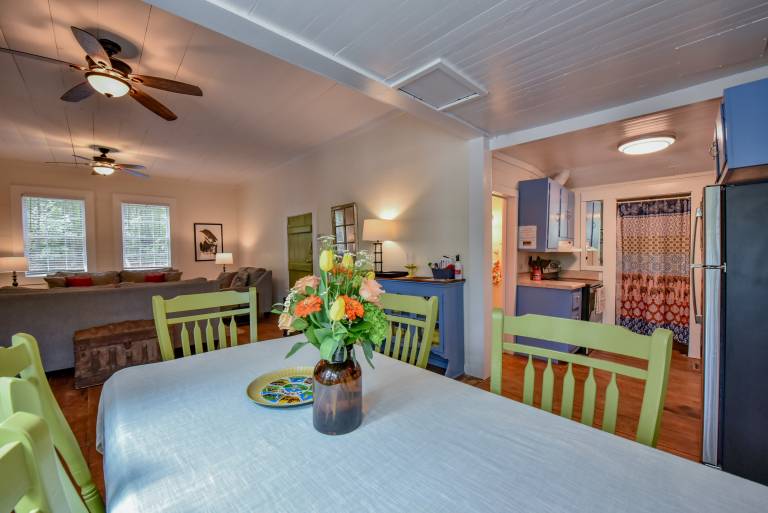 House with grill | Lake view — photo 4