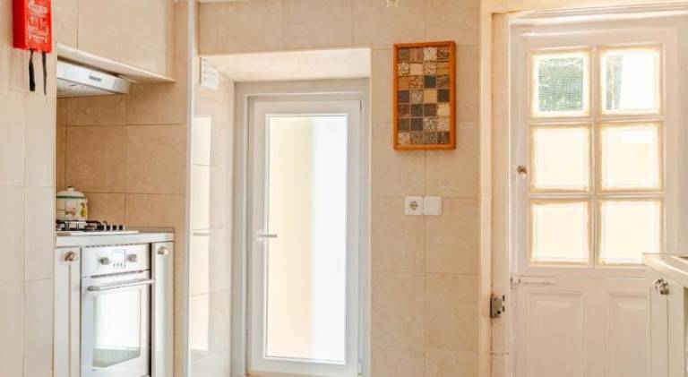 Lisbon Garden Stays, Apt close to Tram 28, Views & Sao Jorge Castle — photo 3