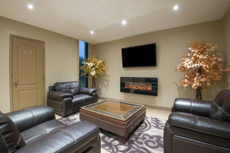 Red maple inn and suites — photo 3