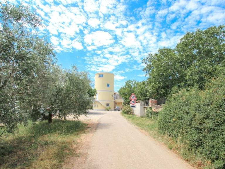 Holiday apartment with barbecue & terrace — photo 4