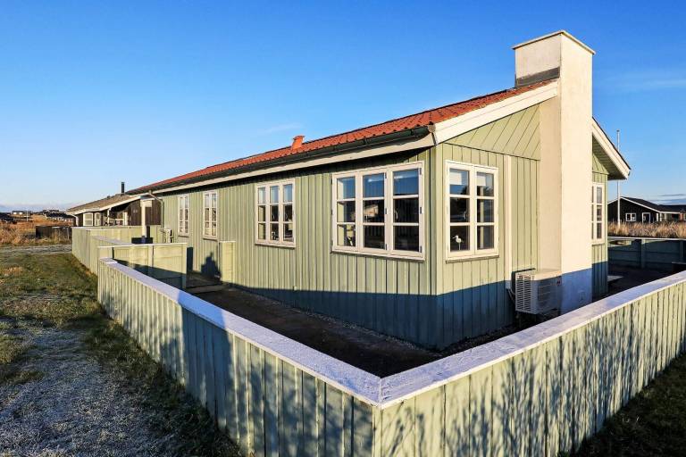 Fully equipped vacation home with sauna, terrace & grill | Next to the beach | Pets allowed — photo 2