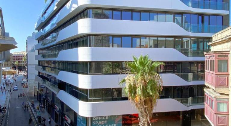 Apartment with terrace — photo 4