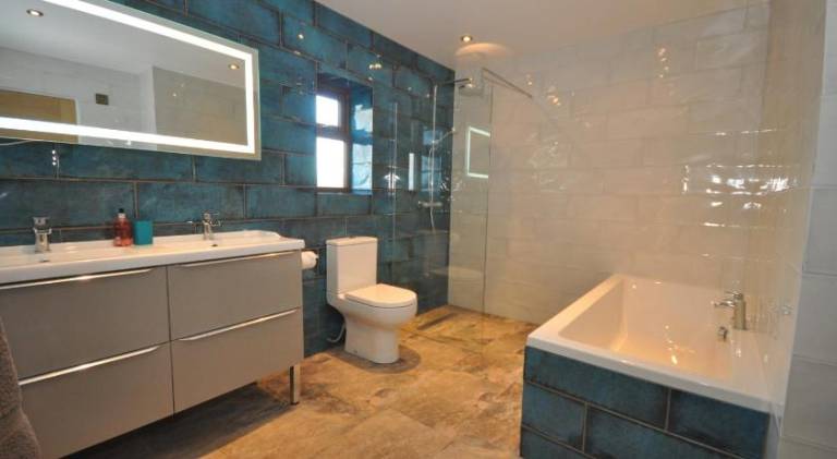 Beautiful house with pool & hot tub | Dogs allowed — photo 2