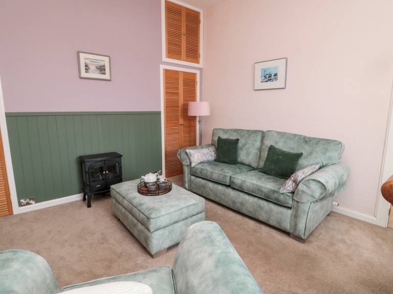 Cottage with patio & garden | Beach view — photo 5