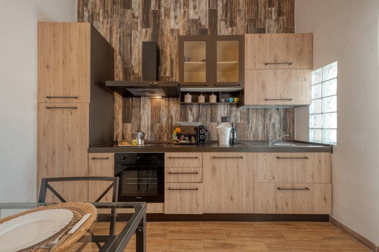 Holiday apartment with patio & garden | City view — photo 4