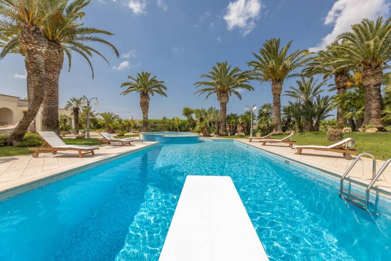 Villa with private pool, garden & hot tub — photo 4