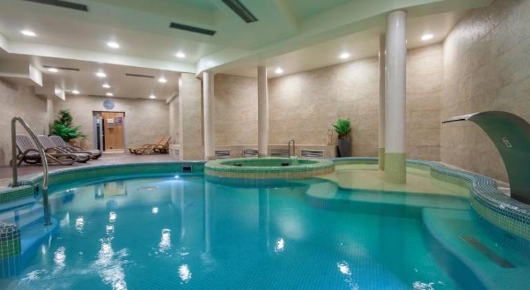 Holiday apartment with hot tub & pool in Zakopane