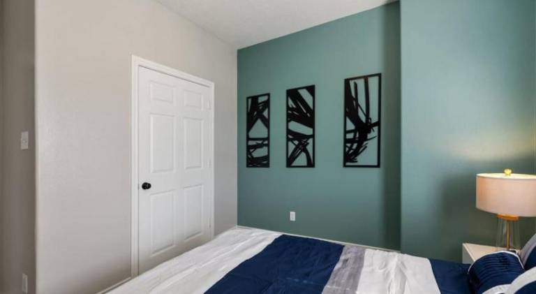 Vacation home with grill & yard in Houston, TX