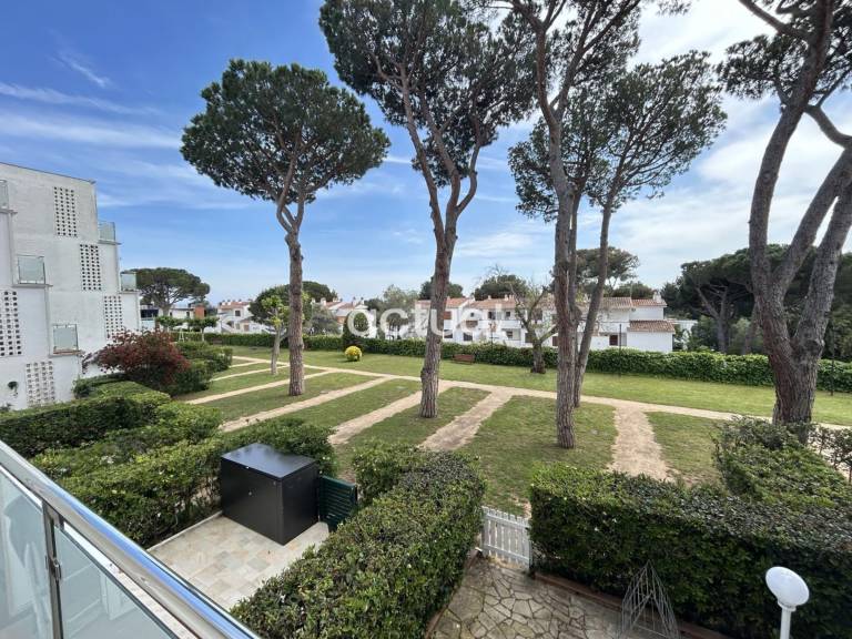 Rental apartment with yard & pool in Castell-Platja d'Aro