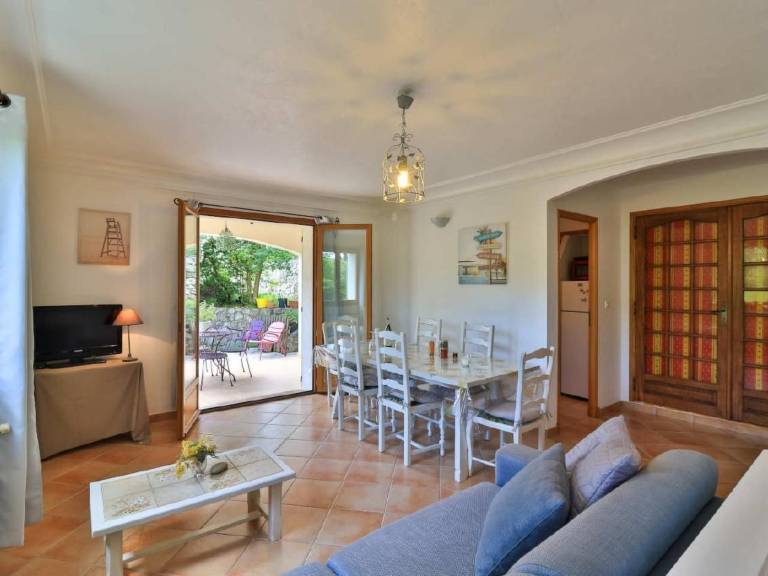 Appartement in Le Bar-Sur-Loup mit Eigenem Garten — photo 4