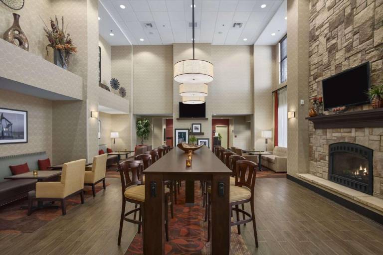 Hampton Inn & Suites Williston — photo 2