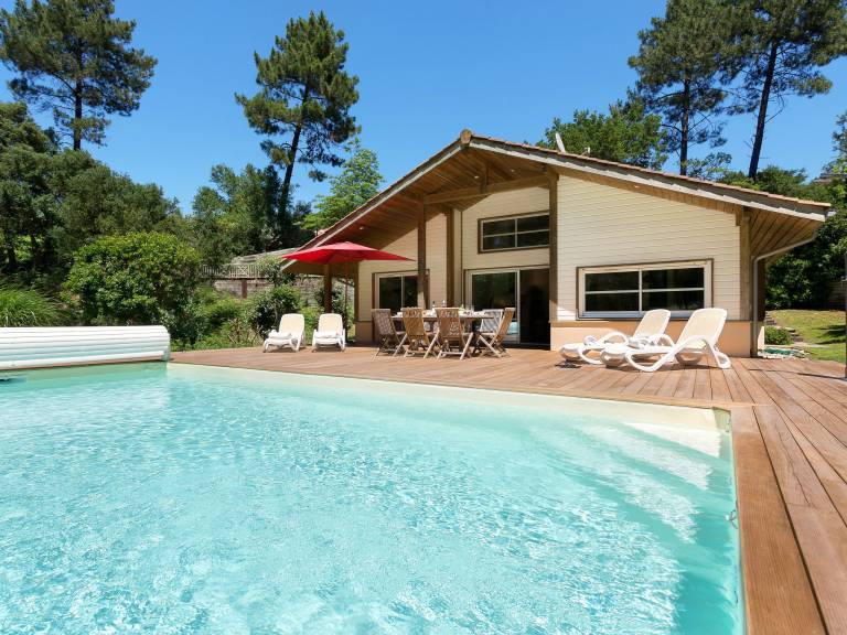 Fully equipped beautiful house with patio & private pool | Pets allowed — photo 4