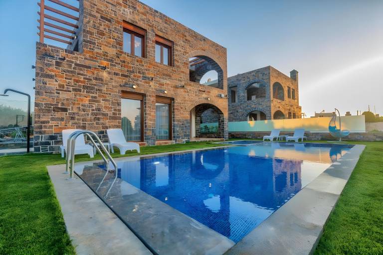 Charming rental apartment with barbecue, sauna & yard | Next to the beach | Pets allowed in Hersonissos