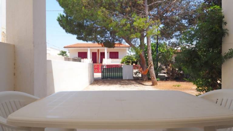 Pleasant house with patio & yard | Beach view | Pets allowed — photo 3