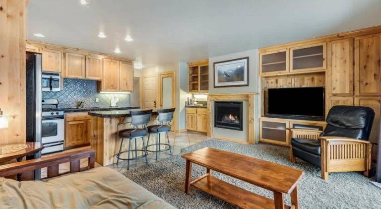 Vacation home with pool in Bend, OR