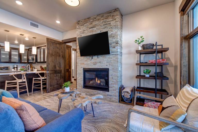 Family-friendly condo with pool, jacuzzi & grill | Mountain view | Next to the ski | Pets allowed — photo 3