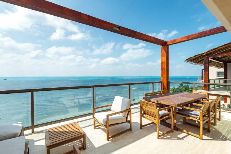 Artila Isla Mujeres Beautiful PH with breathtakin