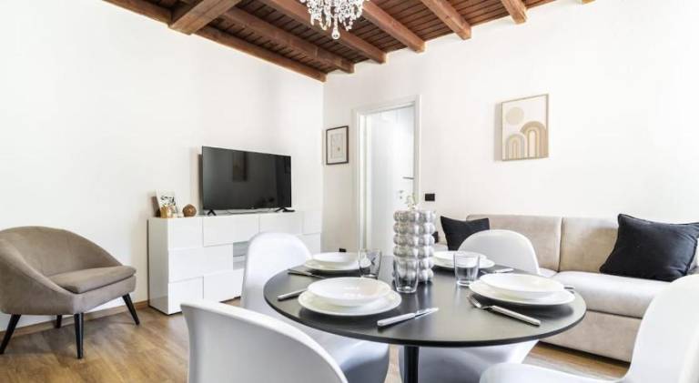 Holiday apartment | Next to Como Cathedral — photo 3