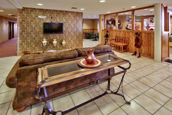 Western Skies Inn & Suites — photo 2