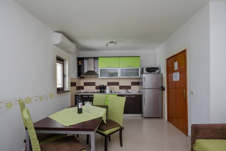Wonderful rental apartment with BBQ, garden & patio | Garden view | Close to the beach | Pets allowed — photo 2