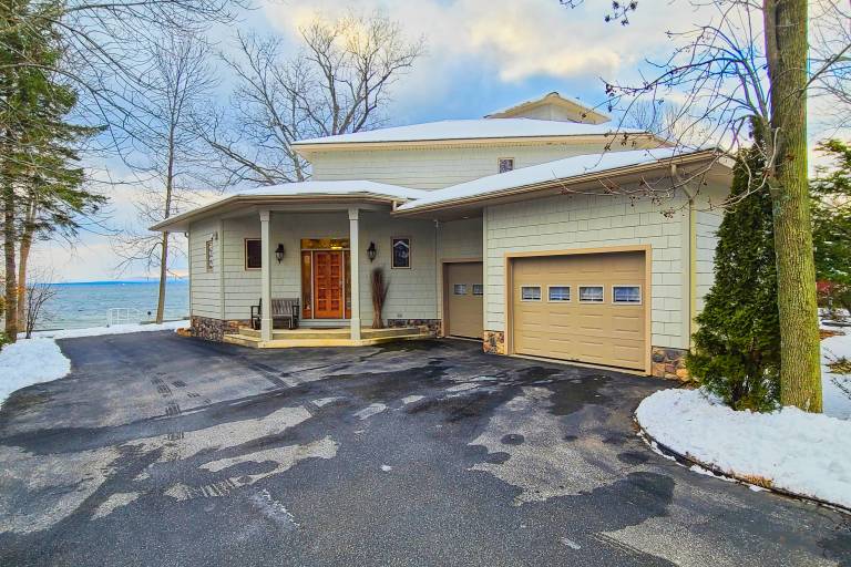 House  Malletts Bay