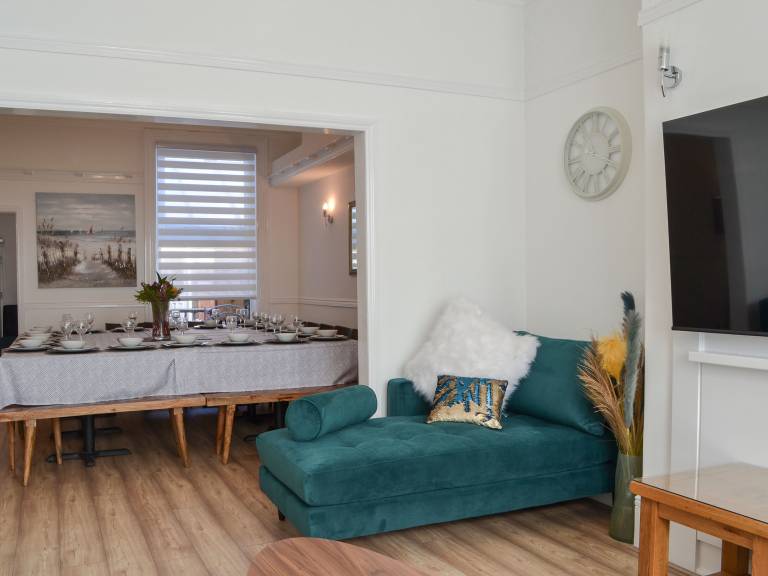 Child-friendly lovely cottage with garden & hot tub | River view | Close to the beach | Pet-friendly — photo 4