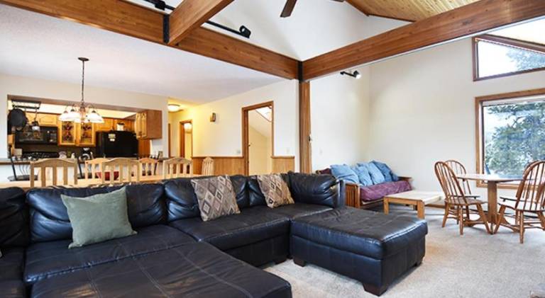 Vacation home with hot tub — photo 3