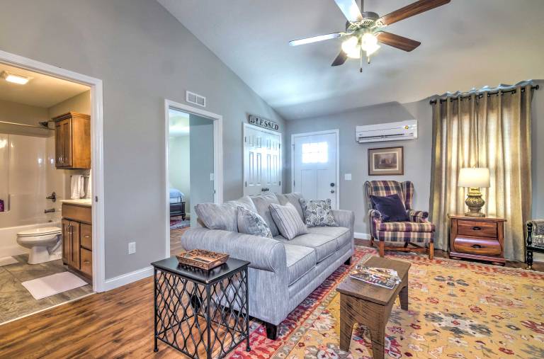 Pet-Friendly Brownsville Retreat w/ Porch! — photo 5