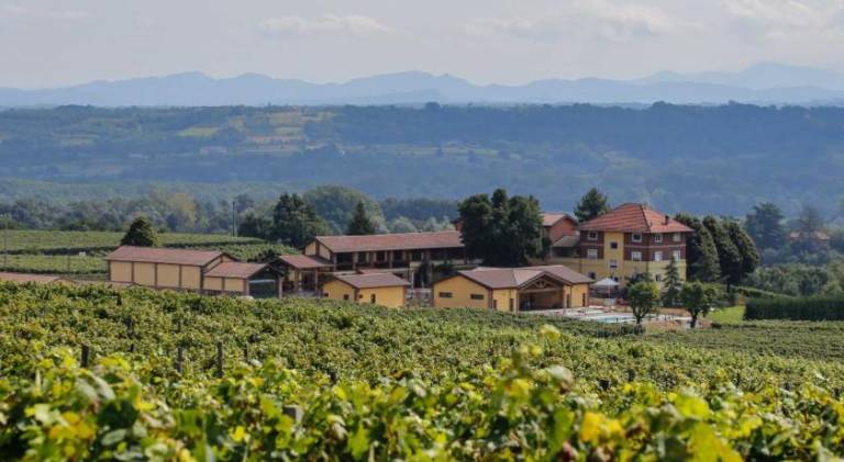 Farm with pool, garden & terrace | Pets are welcome in Alessandria