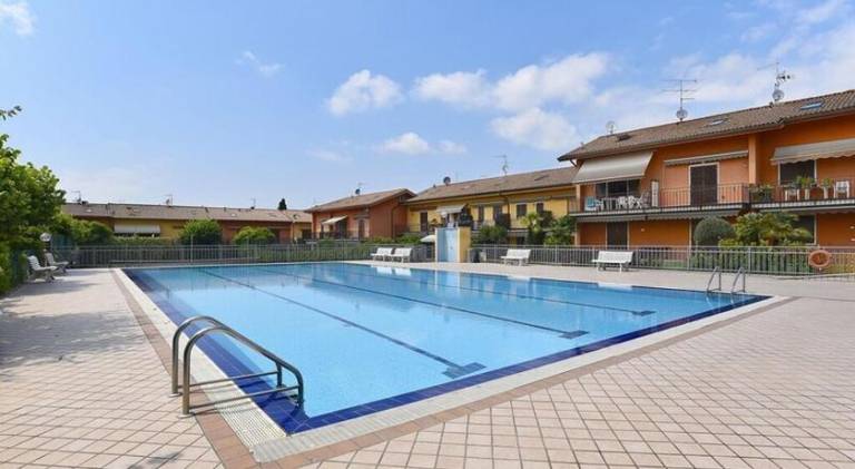 Lovely holiday apartment with hot tub & pool | Pet-friendly — photo 3