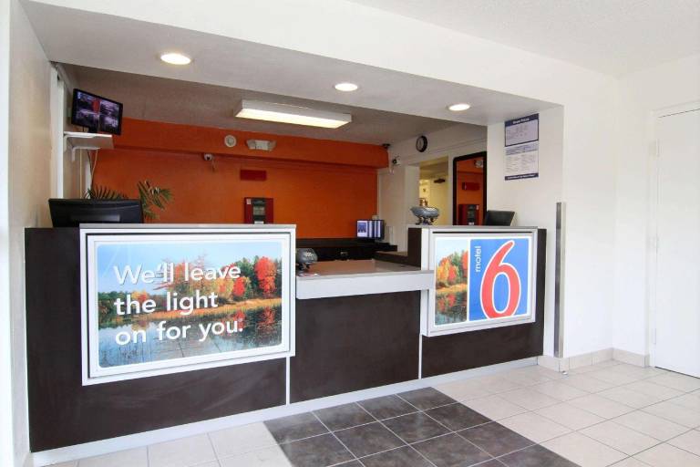 Motel 6 Middleburg Heights, OH - Cleveland — photo 4