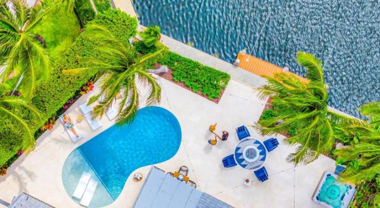 Waterfront Heated Pool Beach Proximity Bermuda Key Residence — photo 5