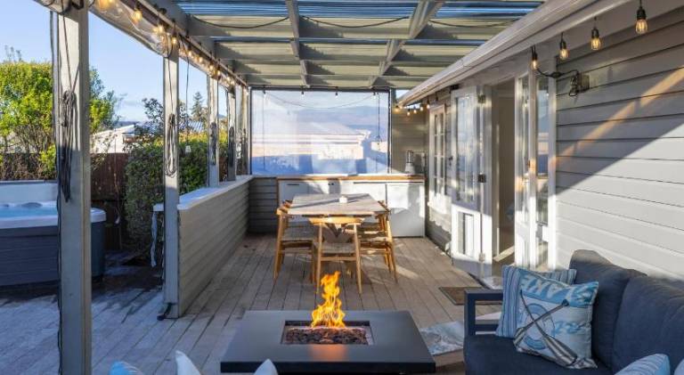 House with hot tub in Taupo