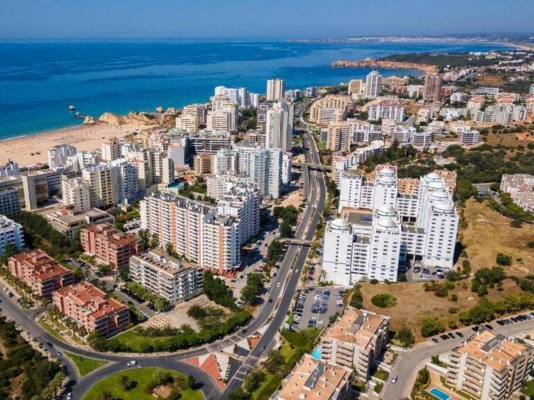 Rental apartment with 2 rooms for 8 persons in Portimão