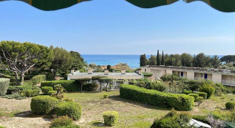 Holiday apartment with terrace in La Ciotat