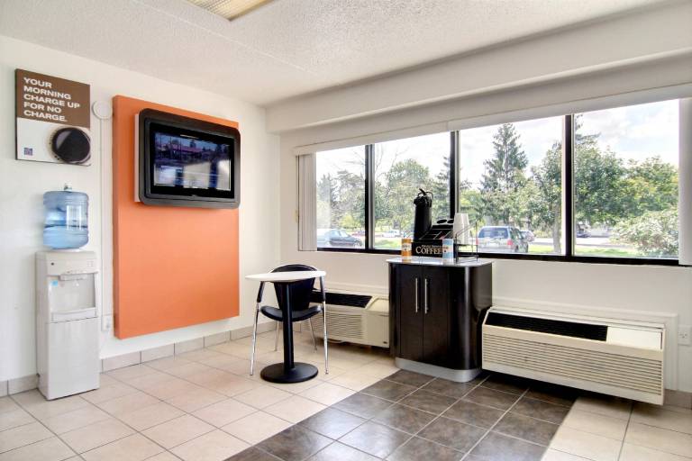 Motel 6 Middleburg Heights, OH - Cleveland — photo 2