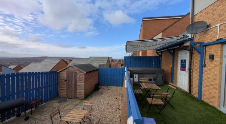 Numero Uno Comfy 3BR 3 Baths Hot Tub wifi Contractor and Group Friendly in Newcastle-upon-Tyne