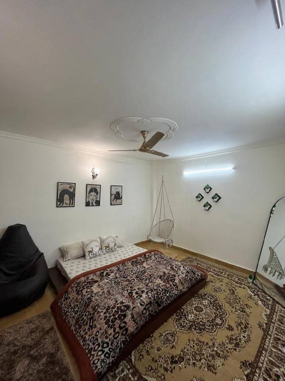 Vacation home with terrace | Pets allowed in New Delhi