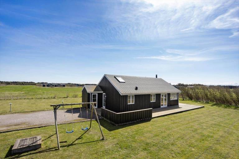 Children-friendly vacation home with grill, hot tub & terrace | Pet-friendly in Lokken