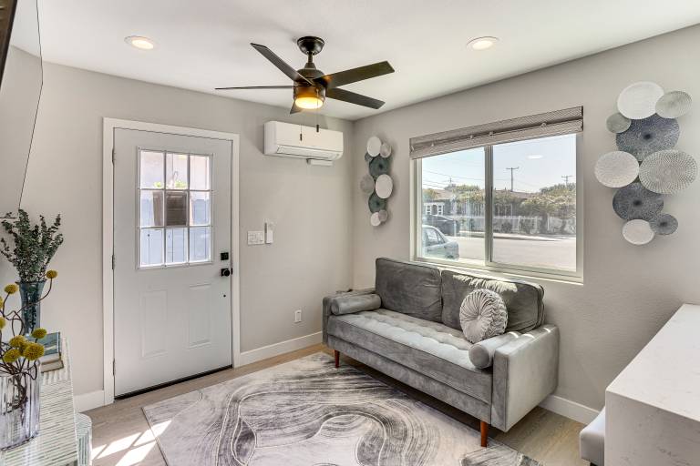 Newly Updated! Commuter-Friendly Anaheim Home — photo 4