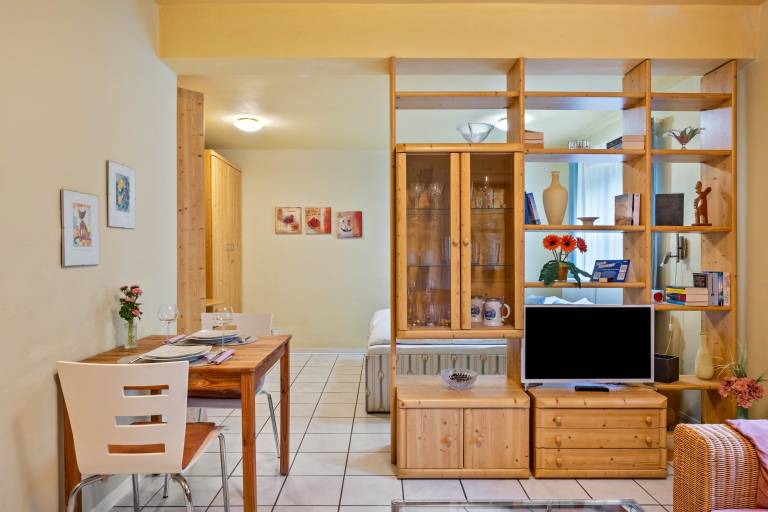 Family-friendly studio with fast internet, garden & terrace | Garden view | Good for workation | Pets allowed — photo 2