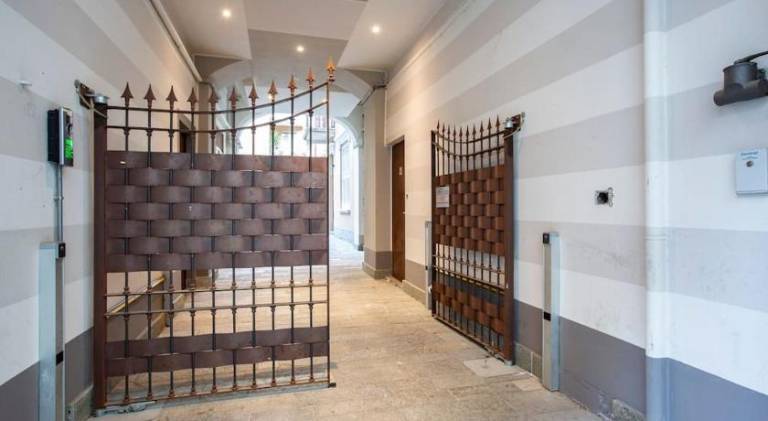 -Art Gallery- Luxury Boutique in center of Como — photo 4