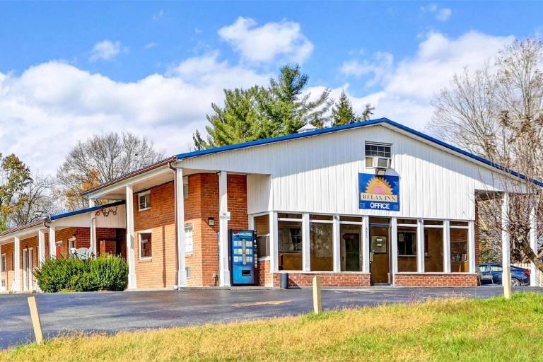 Hotel O Relax Inn Lewisburg near I-64 — photo 5