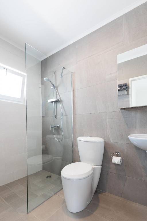 Serviced apartment with patio, garden & pool — photo 2