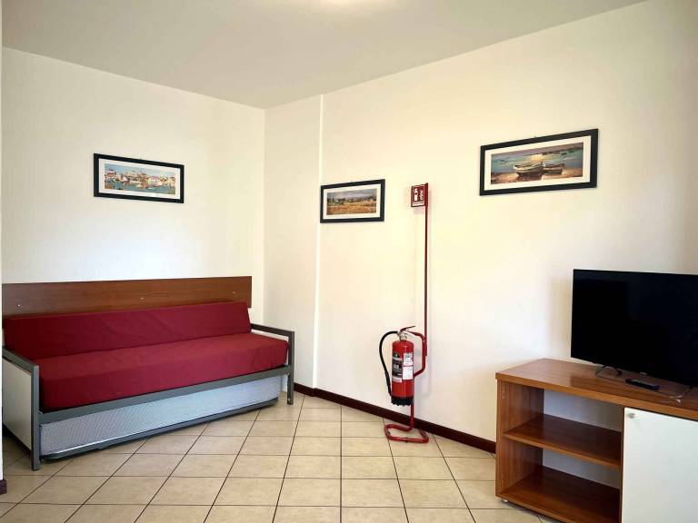 Holiday apartment with terrace & yard — photo 4