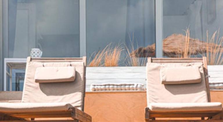 Serviced apartment with garden, pool & patio — photo 4