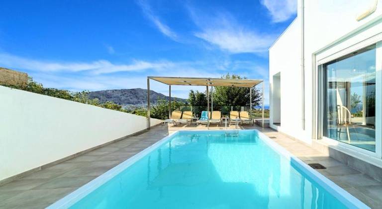 Villa with patio, yard & private pool | Water view | Suitable for remote work — photo 5