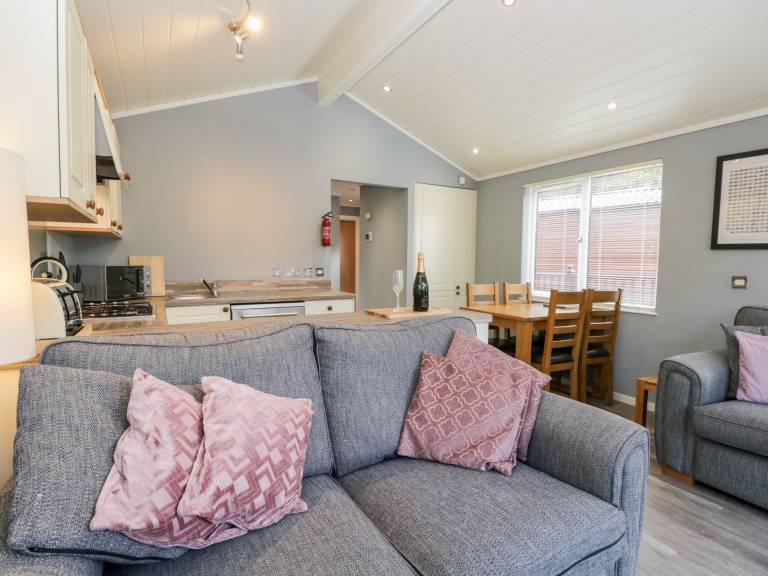 Family-oriented lovely cottage with yard | Pets are welcome — photo 5