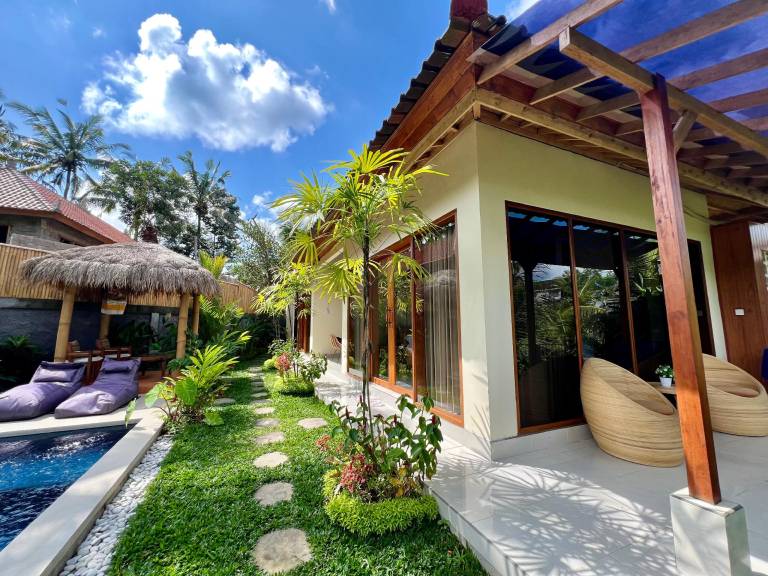 Villa with patio, private pool & yard — photo 3