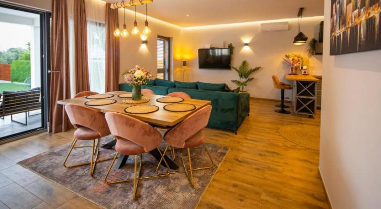 Spacious villa with pool | Pets are welcome — photo 3